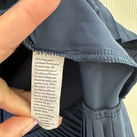 Spanx Yes Pleats Pleated Hem Tee Women Medium Navy Blue Excellent Short Sleeve - Picture 8 of 9